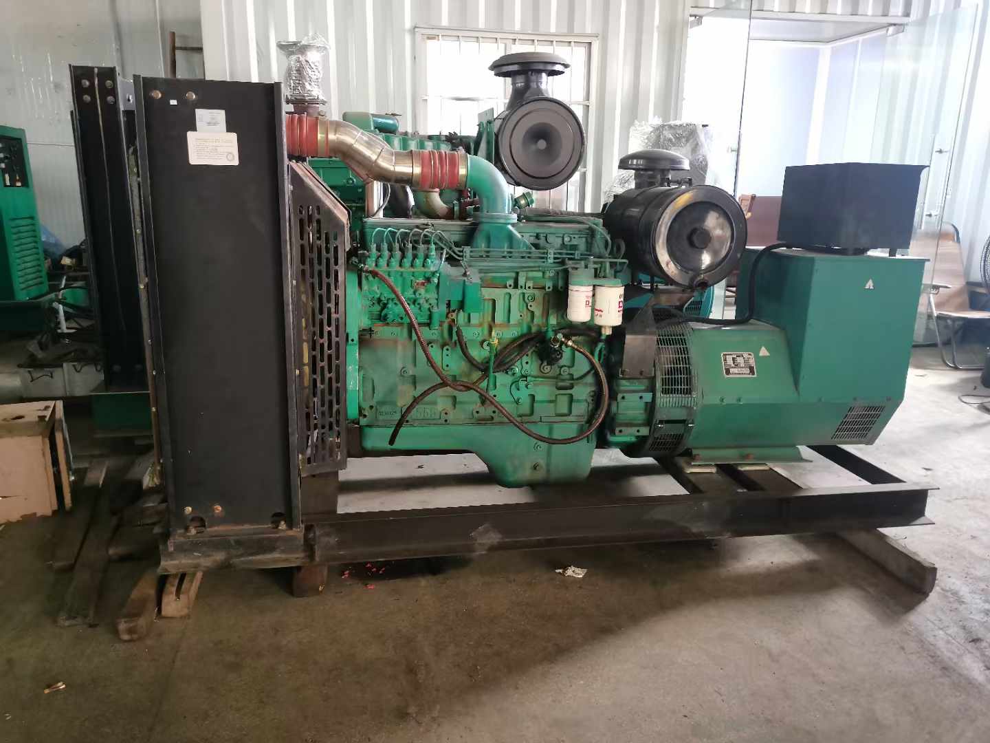 蒙自发电机租赁如何确定电缆的承载电流是否在安全范围内？