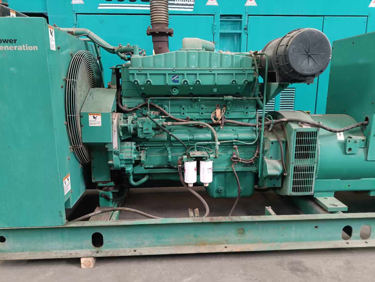 蒙自过载会对 600kW 柴油发电机组造成哪些损害？