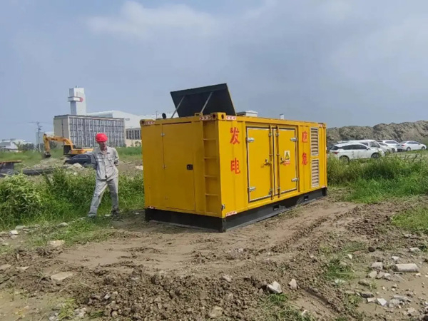 蒙自200KW柴油发电机机组每小时的油耗量受哪些因素影响？